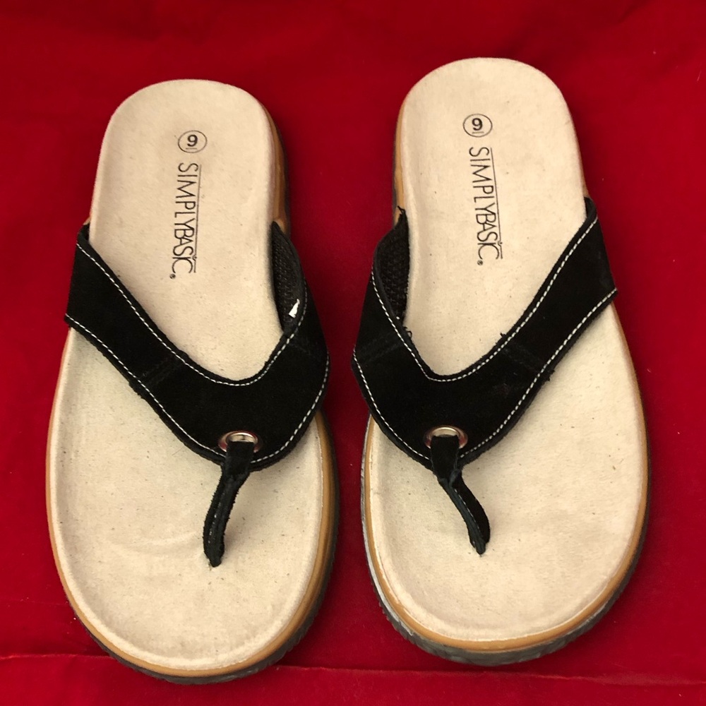 Simply Basic Slip On Flip Flop Sandal Shoe - Black and Tan - Size 9. NWOT